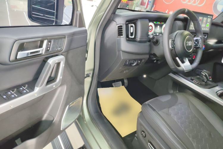 Used 212 T01 2024 2.0T Explorer