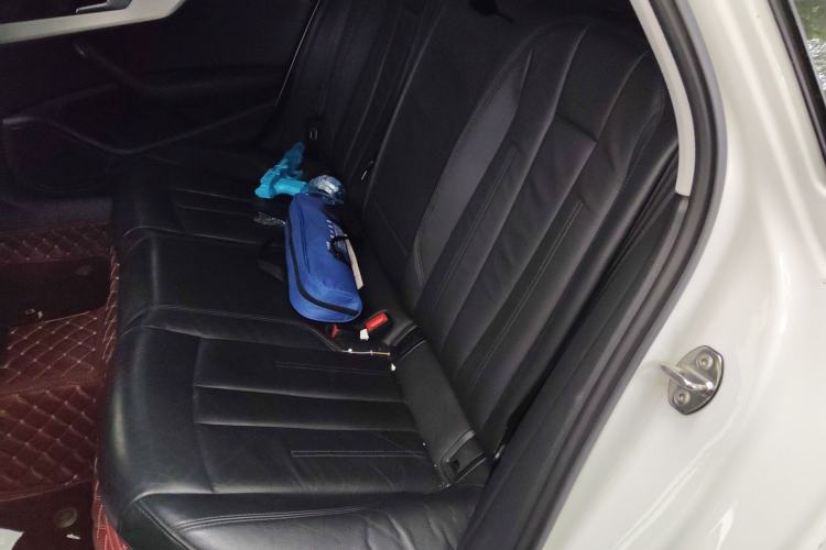 Used Audi A4L 2019 40 TFSI Fashion Edition China VI Emission Standard Left Rear Seat