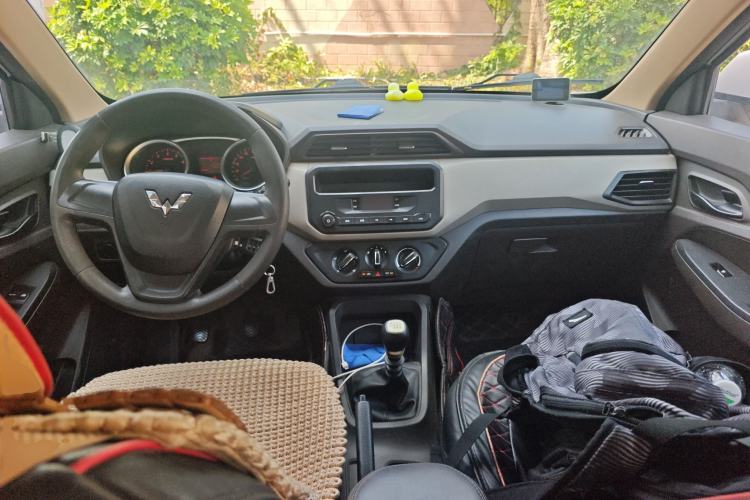 Used Wuling Hongguang 2019 1.5L S Standard Version China VI LAR
