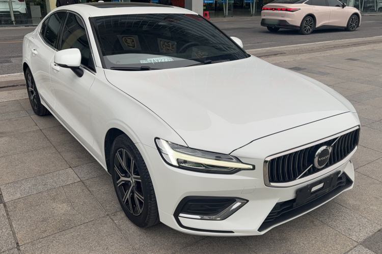 Used Volvo S60 2023 B4 Zhiyi Luxury Edition Exterior 1