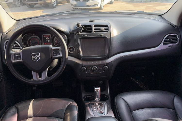 Used Dodge Journey 2015 2.0TD Four-Wheel Drive Luxury Edition Interior 4