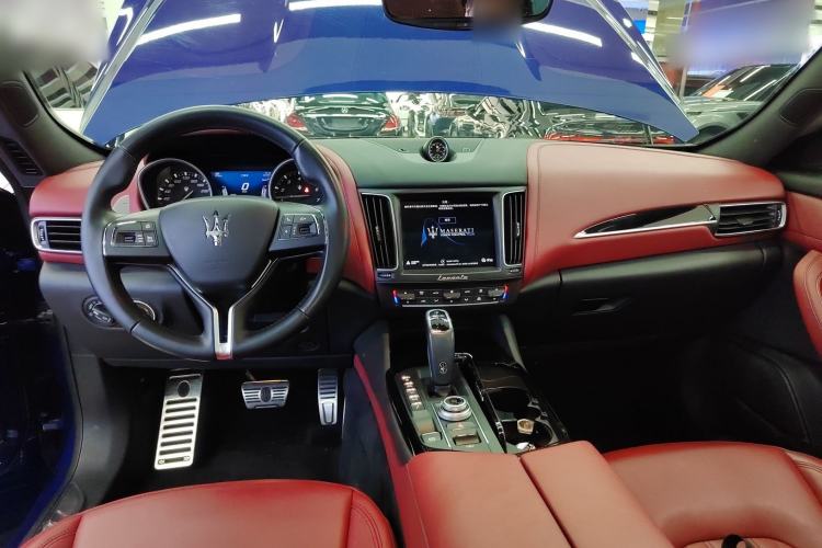 Used Maserati Levante 2018 3.0T Classic Edition Center Console