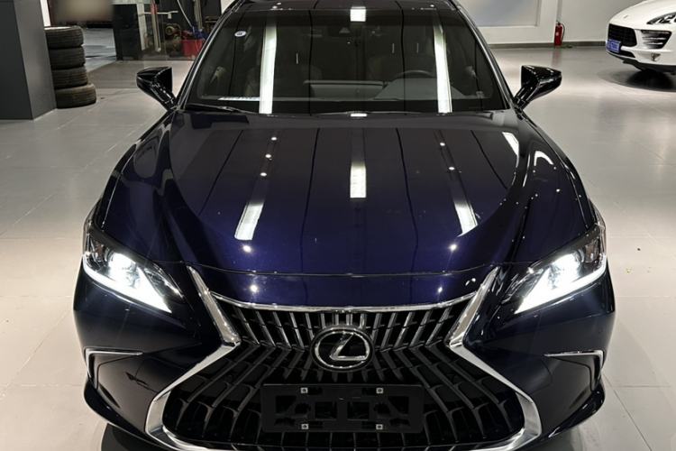 Used Lexus ES 2023 200 Excellence Edition
