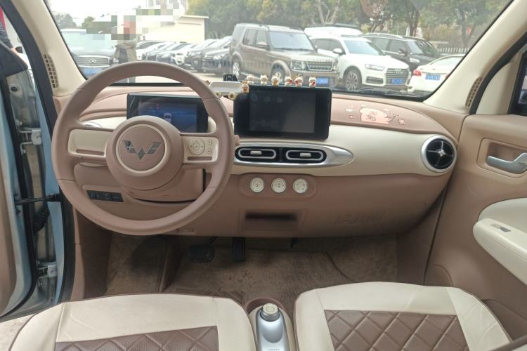 Used Wuling Hongguang MINIEV 2025 Four-Door Version Zhenxiang+ Edition Center Console