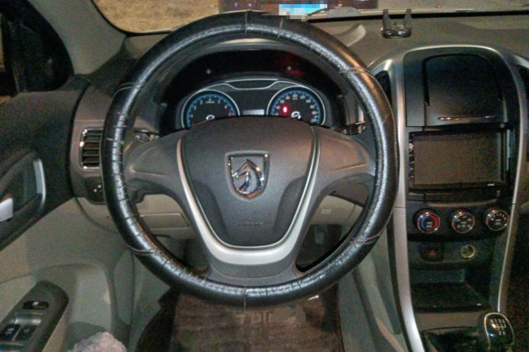 Used Baojun 630 2014 1.5L manual standard version
