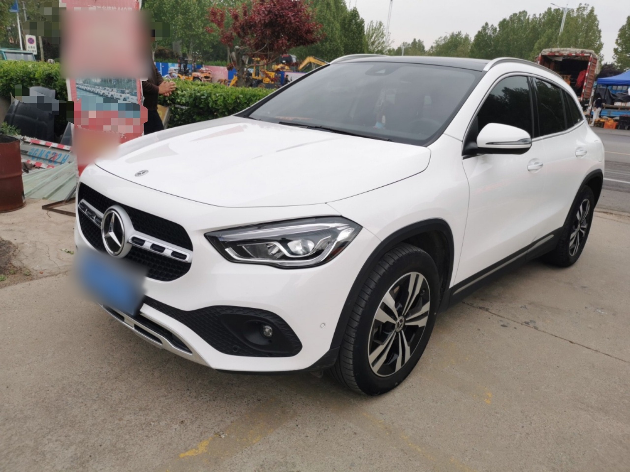 Под передней частью автомобиля
