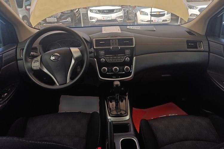 Used Nissan Tiida 2016 1.6L CVT Cool Dynamic Edition Center Console