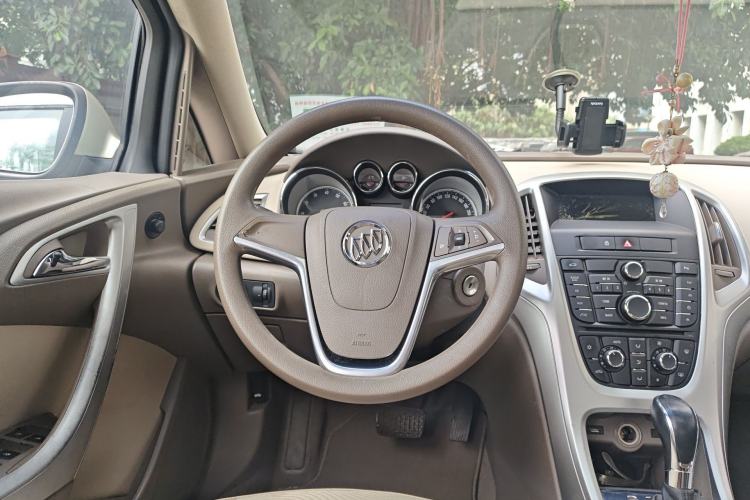 Used Buick GT 2013 GT 1.6L Automatic Fashion Edition Steering Wheel