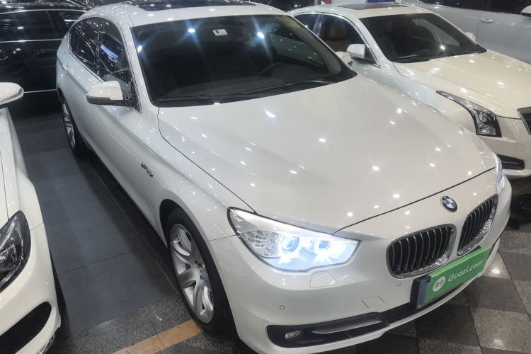 Used BMW 5 Series GT 2017 528i Leading Model Front Right 45 Deg