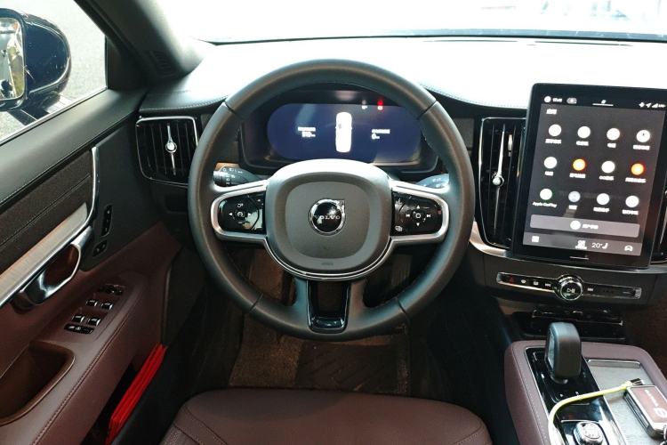 Used Volvo S90 New Energy 2026 Plug-in Hybrid Four-Wheel Drive Long-Range Zhiyi Luxury Edition
