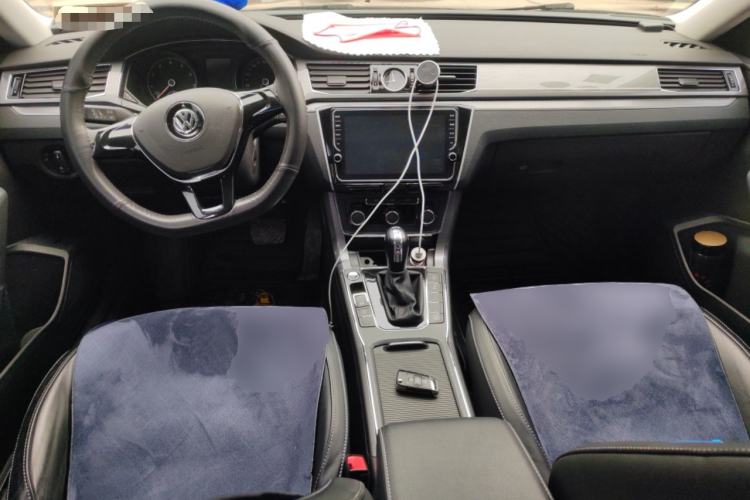 Used Volkswagen Passat  Center Console