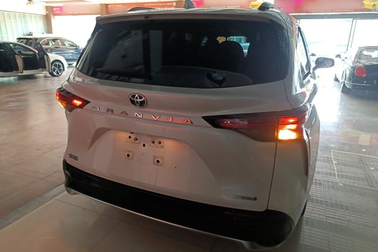 Used Toyota Granvia 2023 2.5L Hybrid Prestige VIP Edition