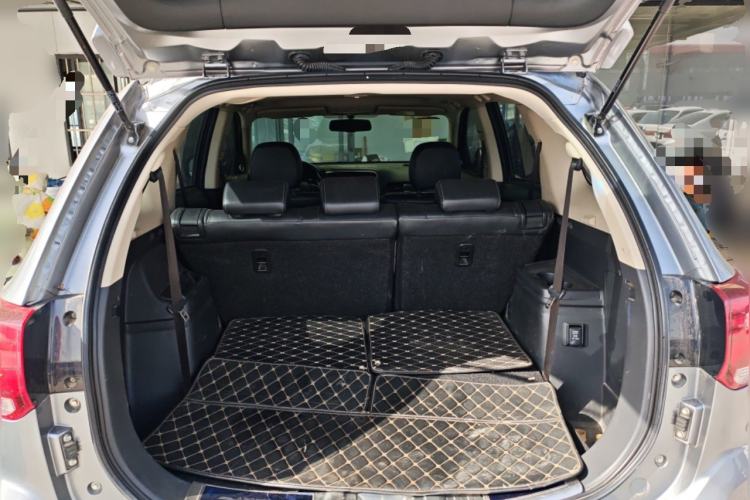 Used Mitsubishi Outlander 2020 2.0L Two-Wheel Drive Comfort Edition 7-Seater Trunk