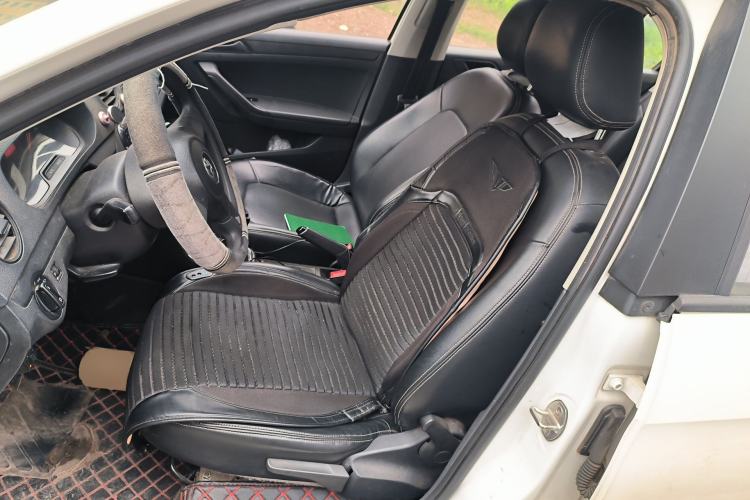 Used Volkswagen Jetta 2015 Value Edition 1.6L Manual Fashionable Style Left Front Seat