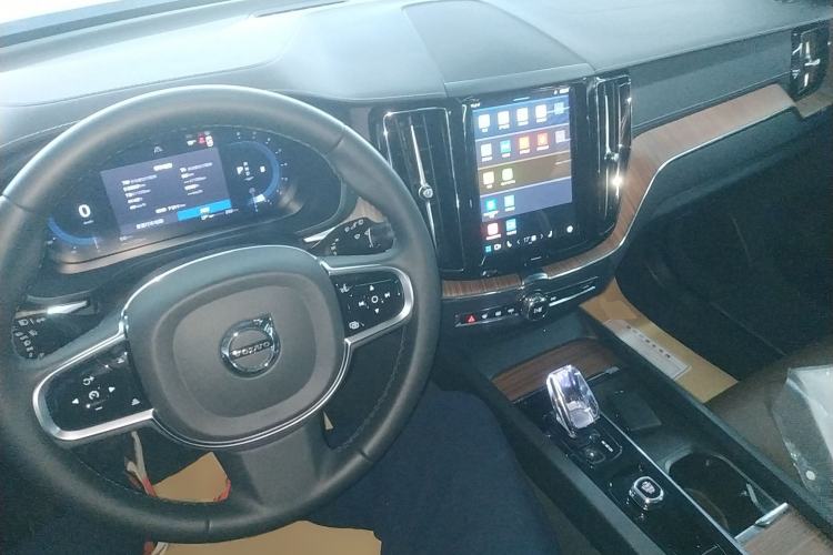 Used Volvo XC60 2025 B5 Four-Wheel Drive Smart & Advanced Luxury Edition
