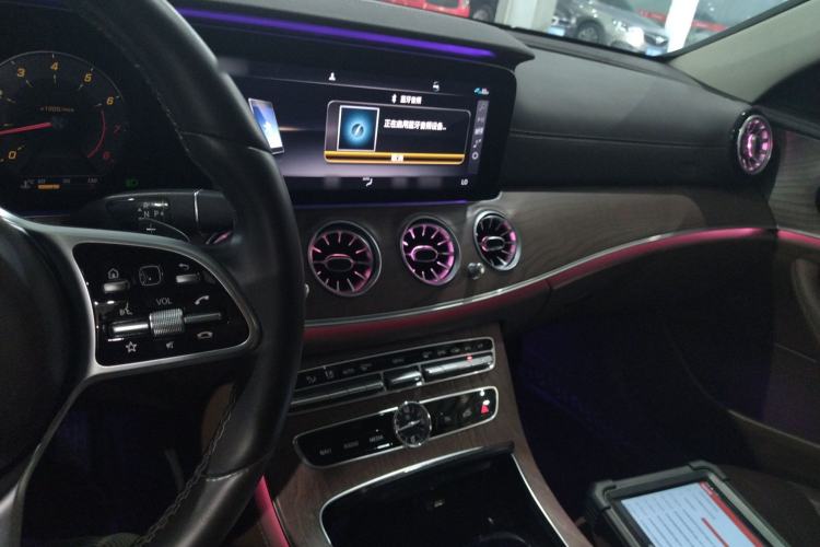 Used Mercedes-Benz E-Class 2019 Facelifted E 300 L Stylish Version Center Console