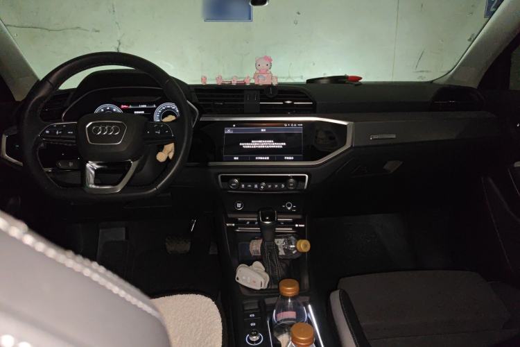 Used Audi Q3 2023 35 TFSI Fashion Dynamic Model (1.5T) Center Console