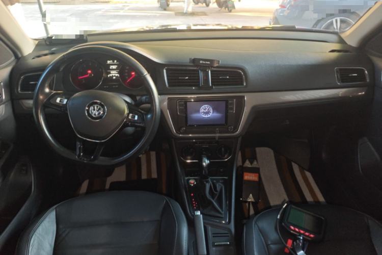 Used Volkswagen Lavida 2017 1.6L Automatic Comfort Edition Center Console