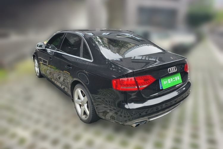 Used Audi A4L 2012 2.0 TFSI automatic Comfort trim level
