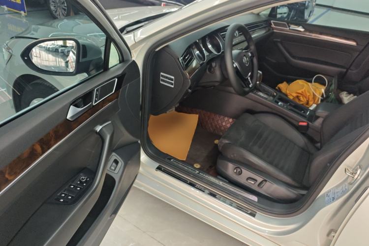 Used Volkswagen Magotan 2017 330TSI DSG Luxury Model Driver Seat