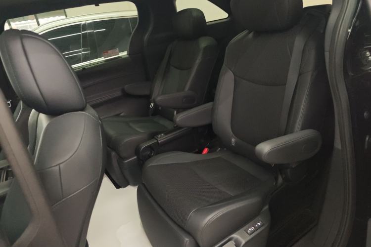 Used Toyota Granvia 2023 2.5L Hybrid Prestige VIP Edition
