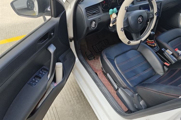 Used Skoda Rapid Spaceback 2016 Revised Version 1.6L Automatic Front-Drive Edition Driver Seat