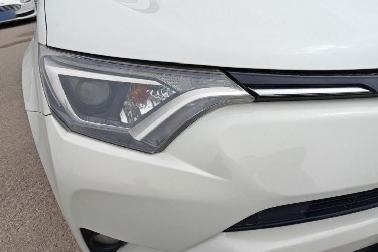 Used Toyota RAV4 2016 2.0L CVT Two-Wheel Drive Fashion Edition China V Standard