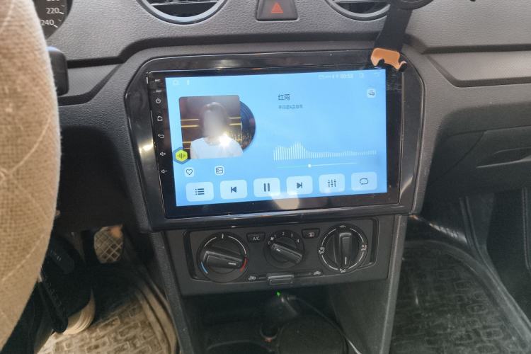 Used Volkswagen Jetta 2015 1.6L Manual Fashion Edition Audio And AC Panel