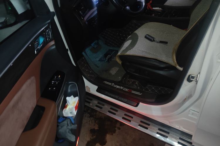 Used GAC Trumpchi GS8 2017 320T Two-Wheel Drive Luxury Smart Connectivity Version (7 Seats)
