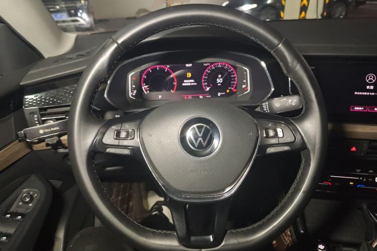 Used Volkswagen Passat 2020 Revised Version 330TSI Luxury Edition China VI Standard
