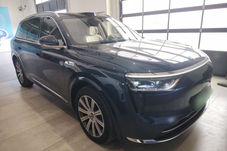 Used Hima AITO M8 2025 Extended-Range Max+ Version 53.4 kWh 5-Seater Edition Front Right 45 Deg