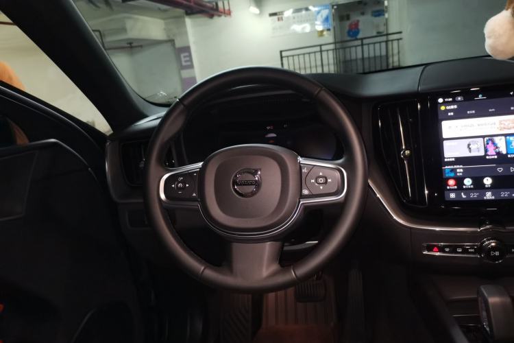 Used Volvo XC60 2025 B5 4x4 Smart Luxury Edition
