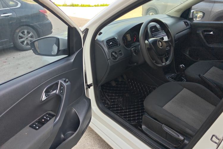 Used Volkswagen Polo 2016 1.4L Manual Fashion Model
