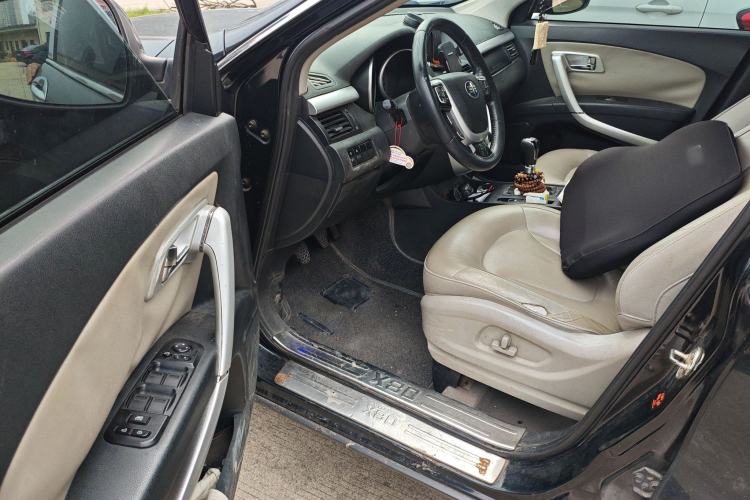 Used Bestune X80 2013 2.0L manual luxury version