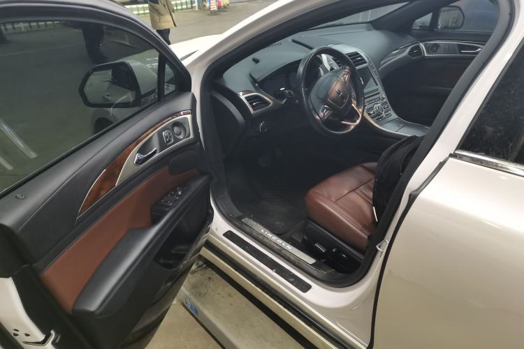 Used Lincoln MKZ 2017 2.0T Prestige Edition Interior 3