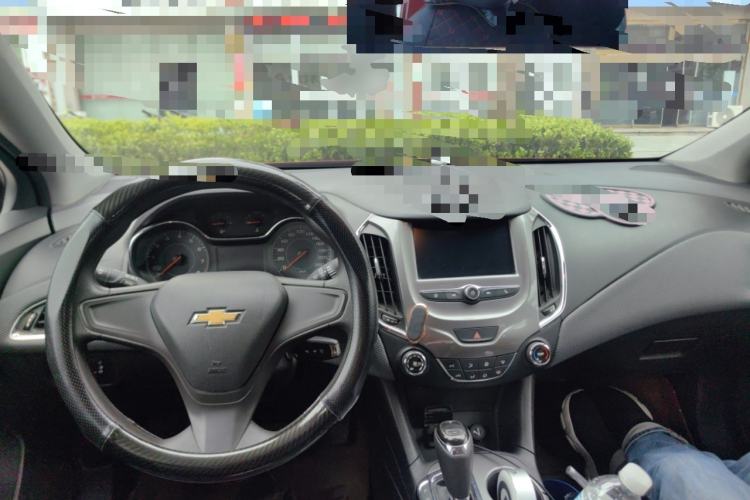 Used Chevrolet Cruze 2017 1.5L Automatic Pioneer Sunroof Edition Center Console