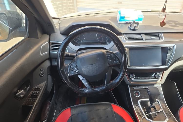 Used Land X7 2015 2.0T Panoramic Luxury Edition
