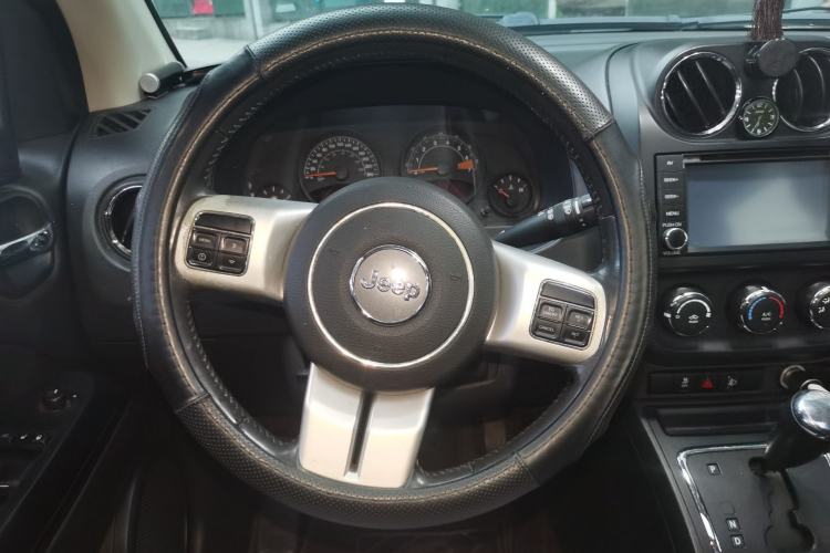 Used Jeep Compass 2013 2.4L four-wheel-drive sport version