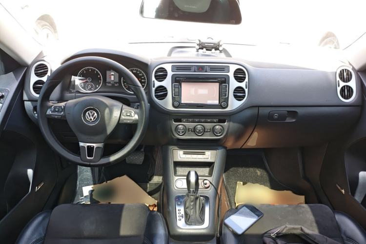 Used Volkswagen Tiguan 2013 2.0 TSI Automatic All-Wheel-Drive Flagship Edition Center Console