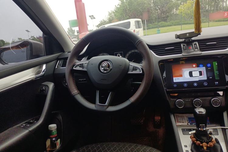 Used Skoda Octavia 2019 1.5L Automatic Smart Drive Luxury Edition China VI Standard Steering Wheel