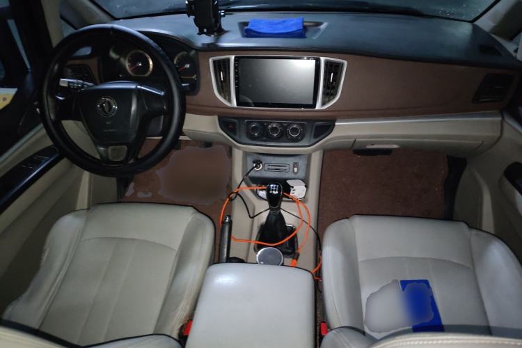 Used FORTHING Lingzhi 2019 Facelifted M5L 1.6L 7-Seater Base Model China VI Standard Center Console