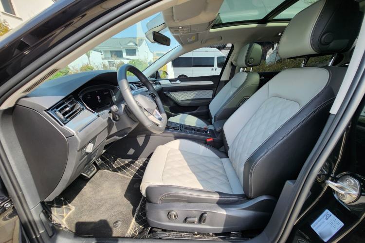 Used Volkswagen Magotan 2023 2 Million Units Limited Edition 330TSI DSG Leading Version Left Front Seat