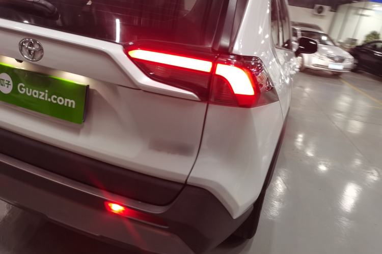 Used Toyota RAV4 2021 2.0L CVT Two-Wheel Drive Fashion Edition
