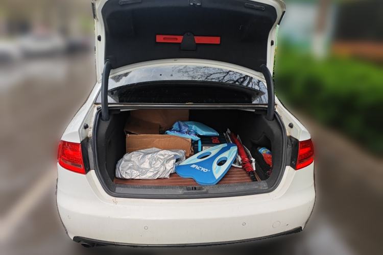 Used Audi A4L 2012 2.0 TFSI automatic standard version
