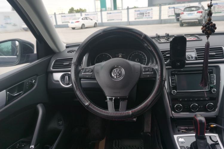 Used Volkswagen Passat 2015 1.8TSI DSG Prestige Edition Steering Wheel