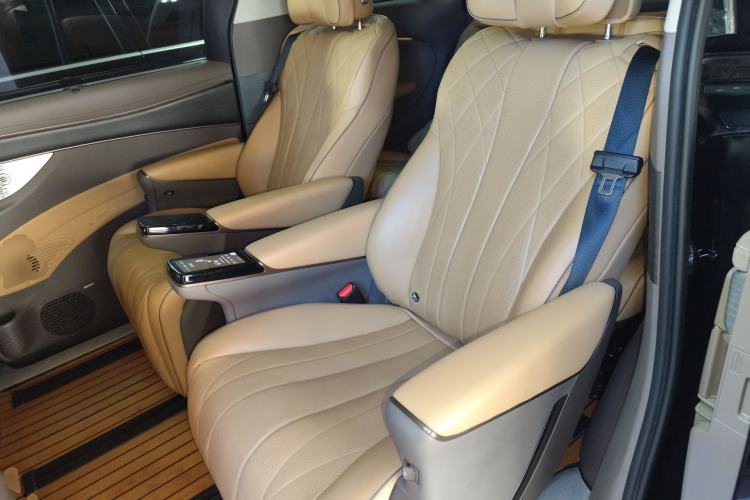 Used Denza D9 2022 DM-i 970 Four-Wheel Drive Flagship Model
