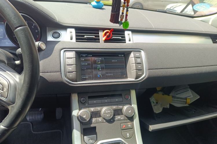 Used Land Rover Range Evoque 2014 2.0T 5-Door Luxury Edition Audio And AC Panel