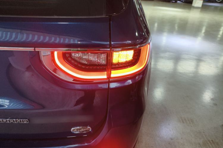 Used Jeep Grand Commander 2018 2.0T Four-Wheel Drive Smart Enjoyment Version China V Emission Standard