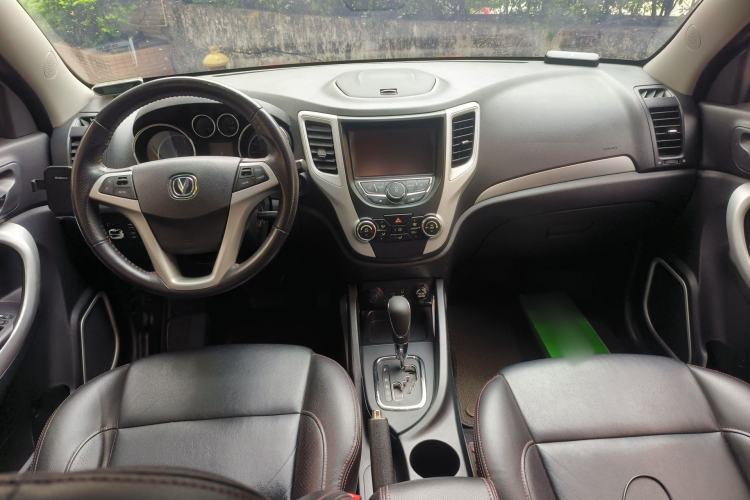 Used CHANGAN CS35 2016 1.6L Automatic Luxury Model China V Standard Center Console