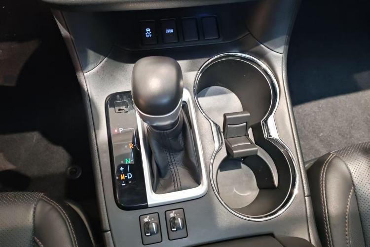 Used Toyota Highlander 2018 2.0T Two-Wheel-Drive Luxury Edition 7 Seats Emission Standard China V
